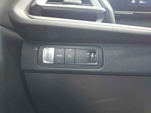 Used 2024 Chevrolet Traverse LT image 40