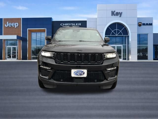 Used 2023 Jeep Grand Cherokee Limited w/ Luxury Tech Group II AWD/4WD image 3