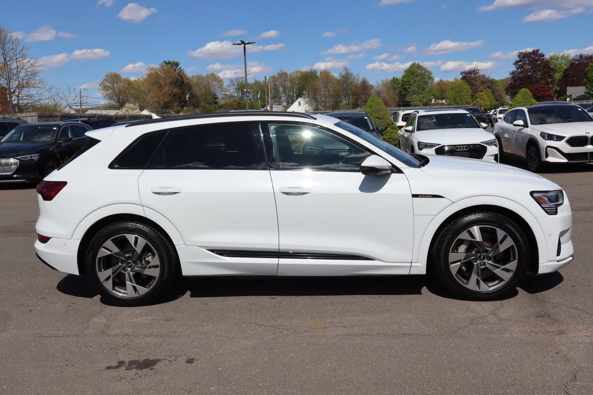 Used 2021 Audi e-tron Premium w/ Convenience Plus Package AWD/4WD image 4