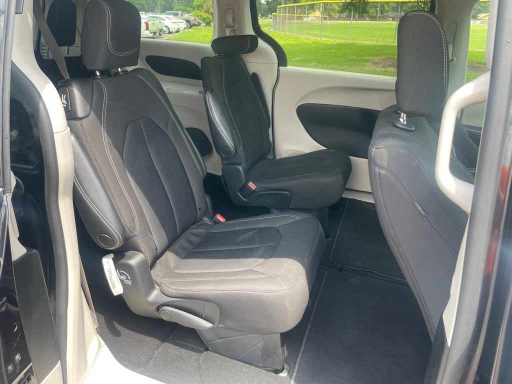 Used 2023 Chrysler Voyager LX FWD image 15