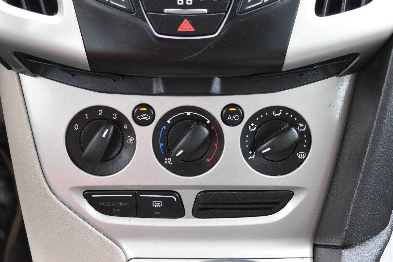 Used 2014 Ford Focus SE image 25