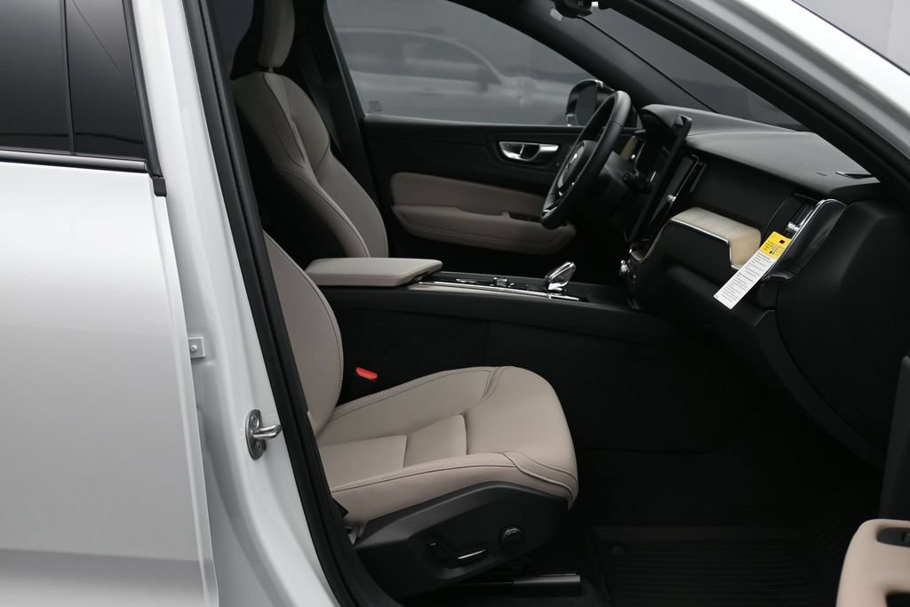 New 2026 Volvo XC60 B5 Plus w/ Climate Package PRO AWD/4WD image 20