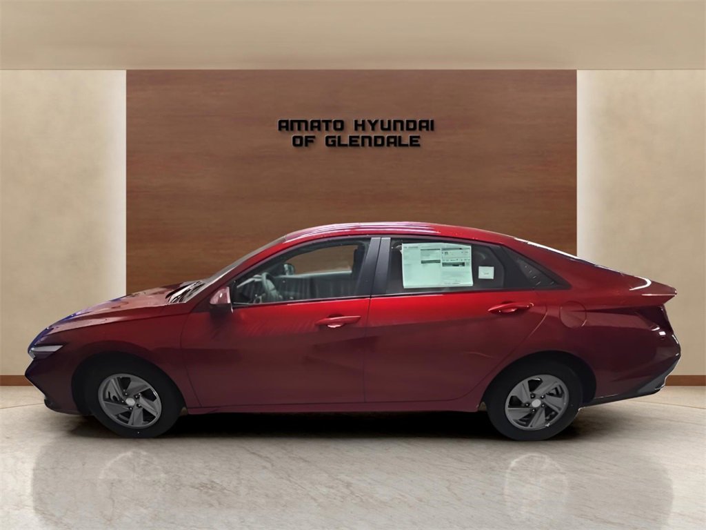 New 2026 Hyundai Elantra SE image 3