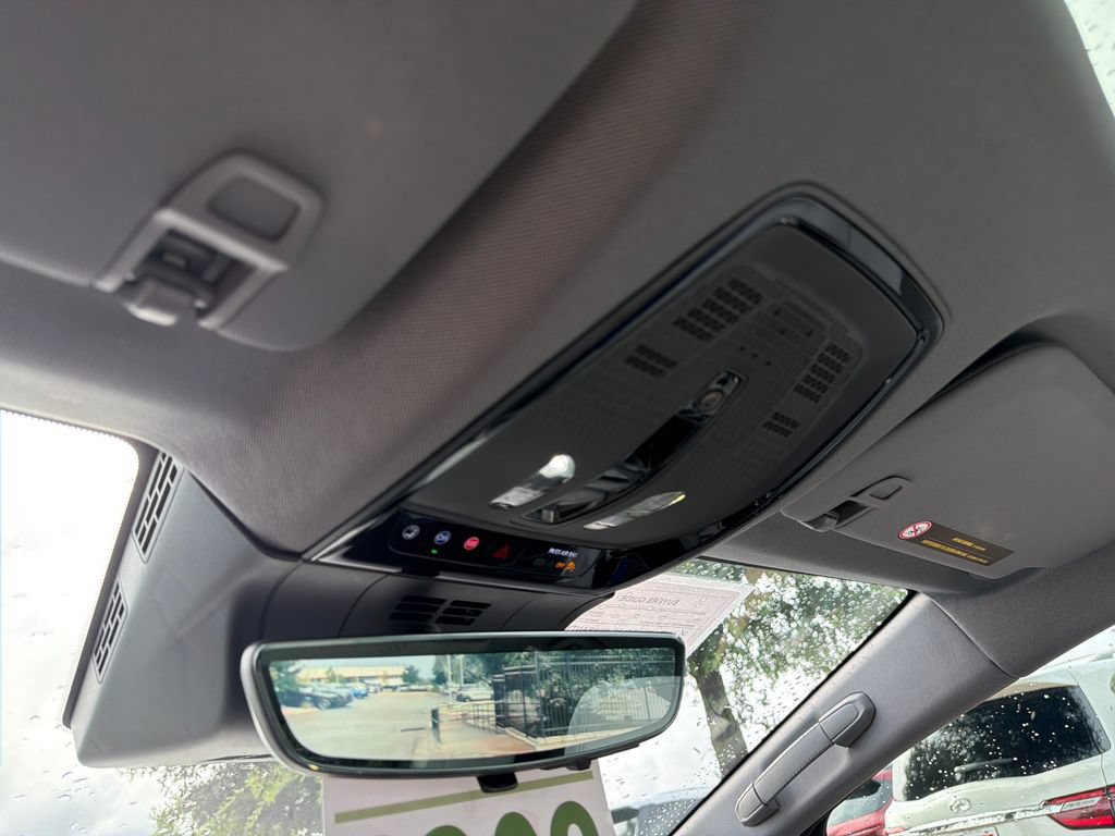 Certified 2025 Cadillac Optiq Sport 1 w/ LPO, Floor Liner Package AWD/4WD image 29