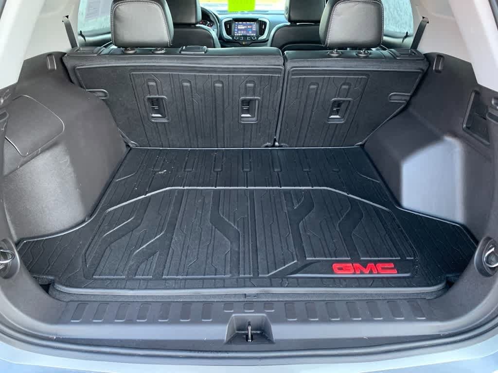 Used 2024 GMC Terrain SLT w/ Infotainment Package II image 5