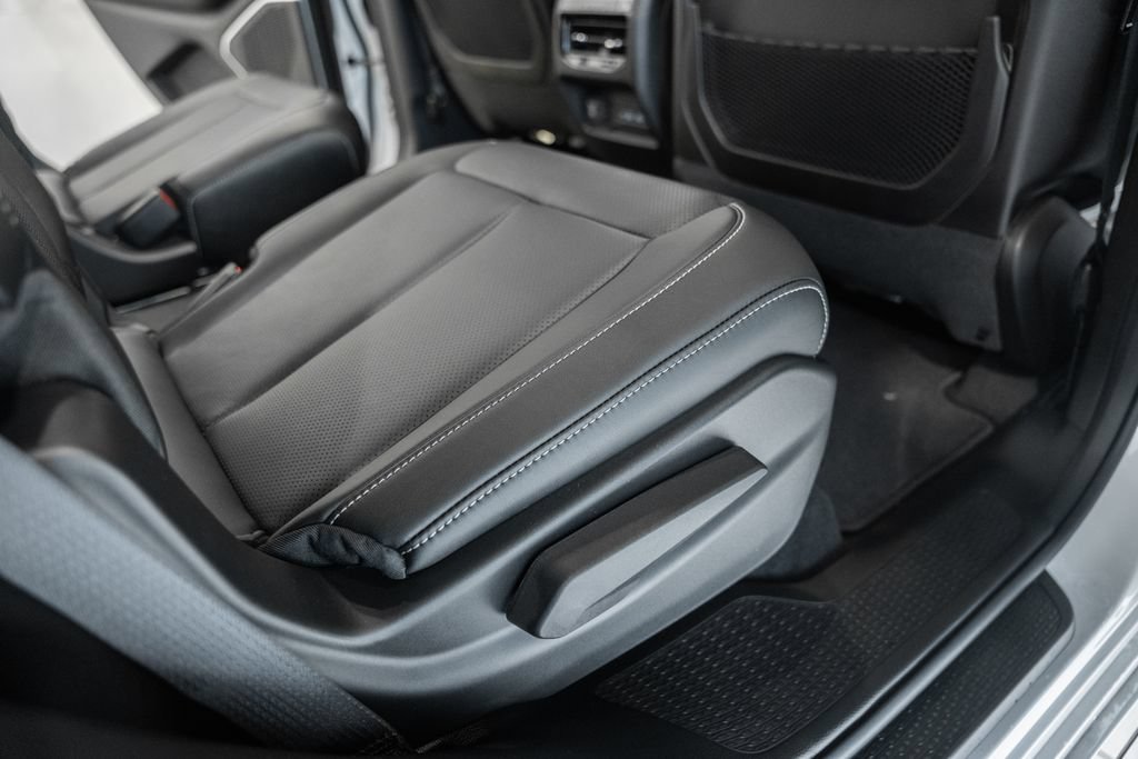 New 2026 Jeep Grand Cherokee L Limited AWD/4WD image 32