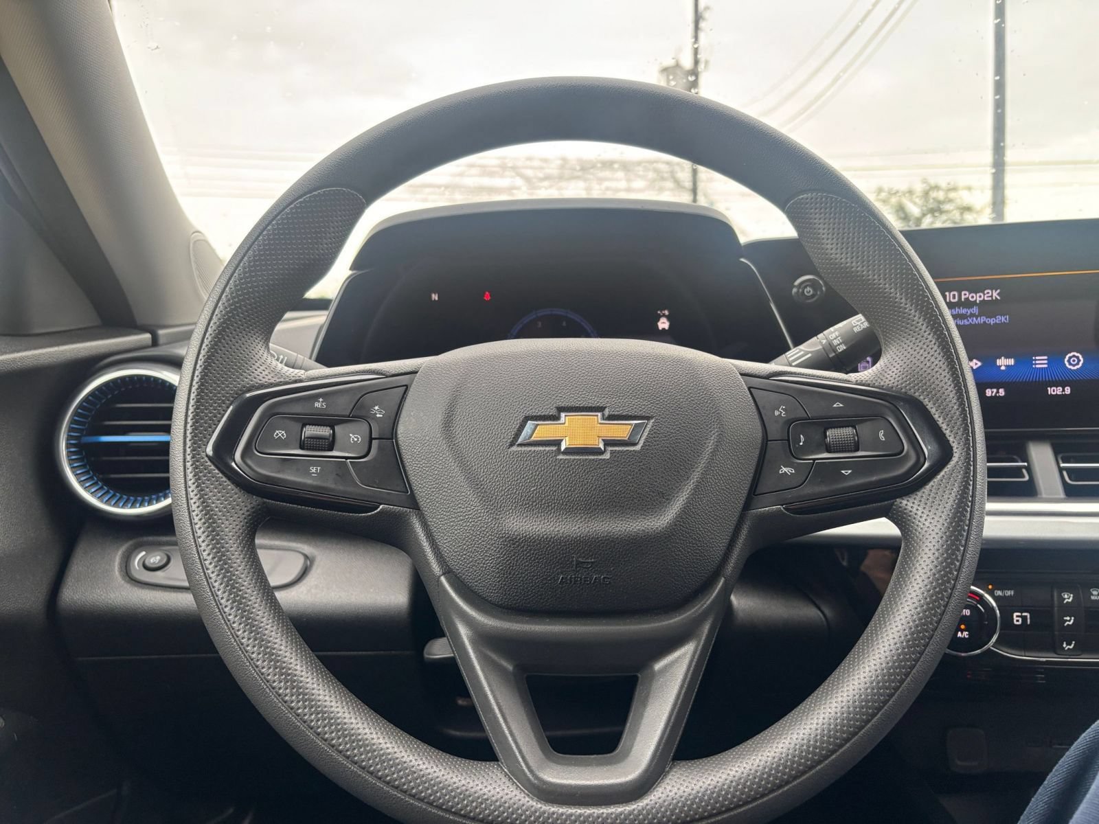 Used 2025 Chevrolet Trax LT FWD image 27