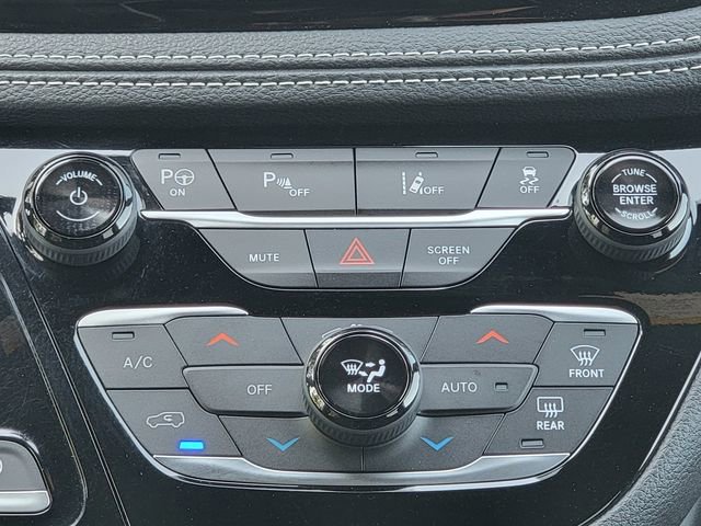 Certified 2024 Chrysler Pacifica Premium FWD image 30