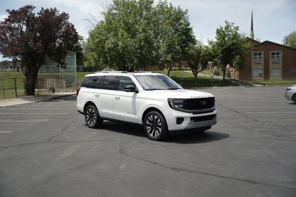 Used 2025 Ford Expedition Platinum w/ Driver's Package AWD/4WD image 3