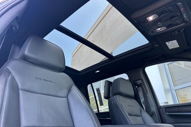 Used 2024 GMC Yukon XL Denali w/ Advanced Technology Package image 17