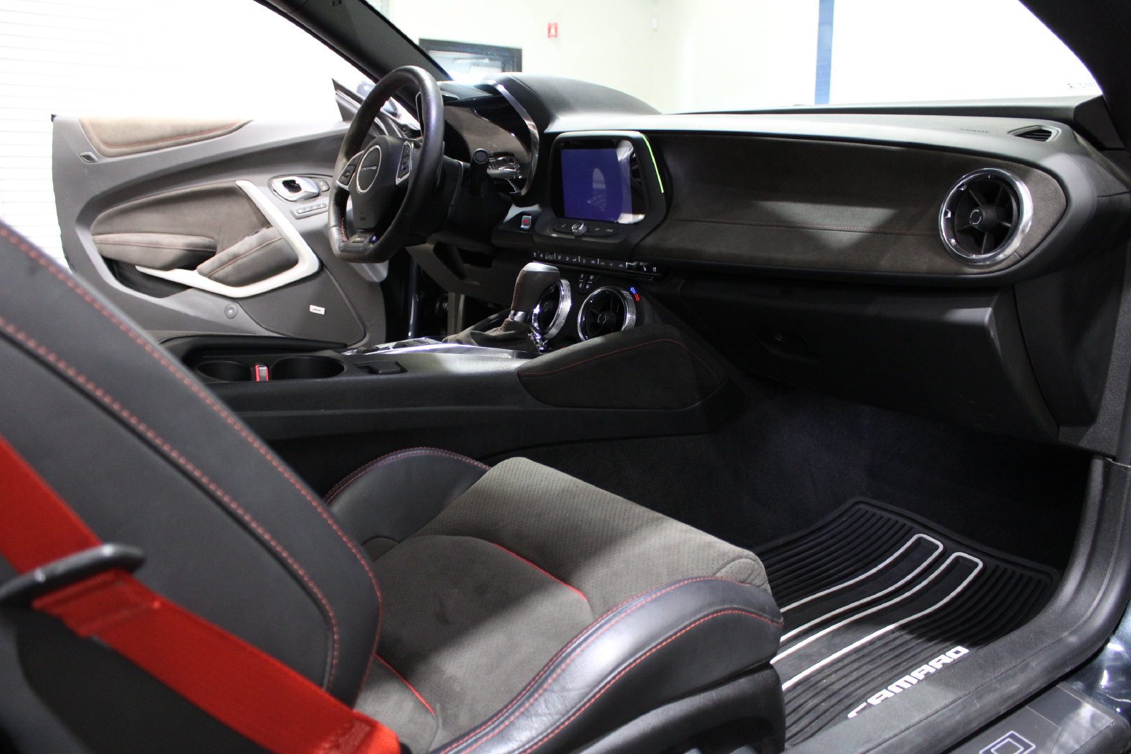 Used 2019 Chevrolet Camaro ZL1 RWD image 23