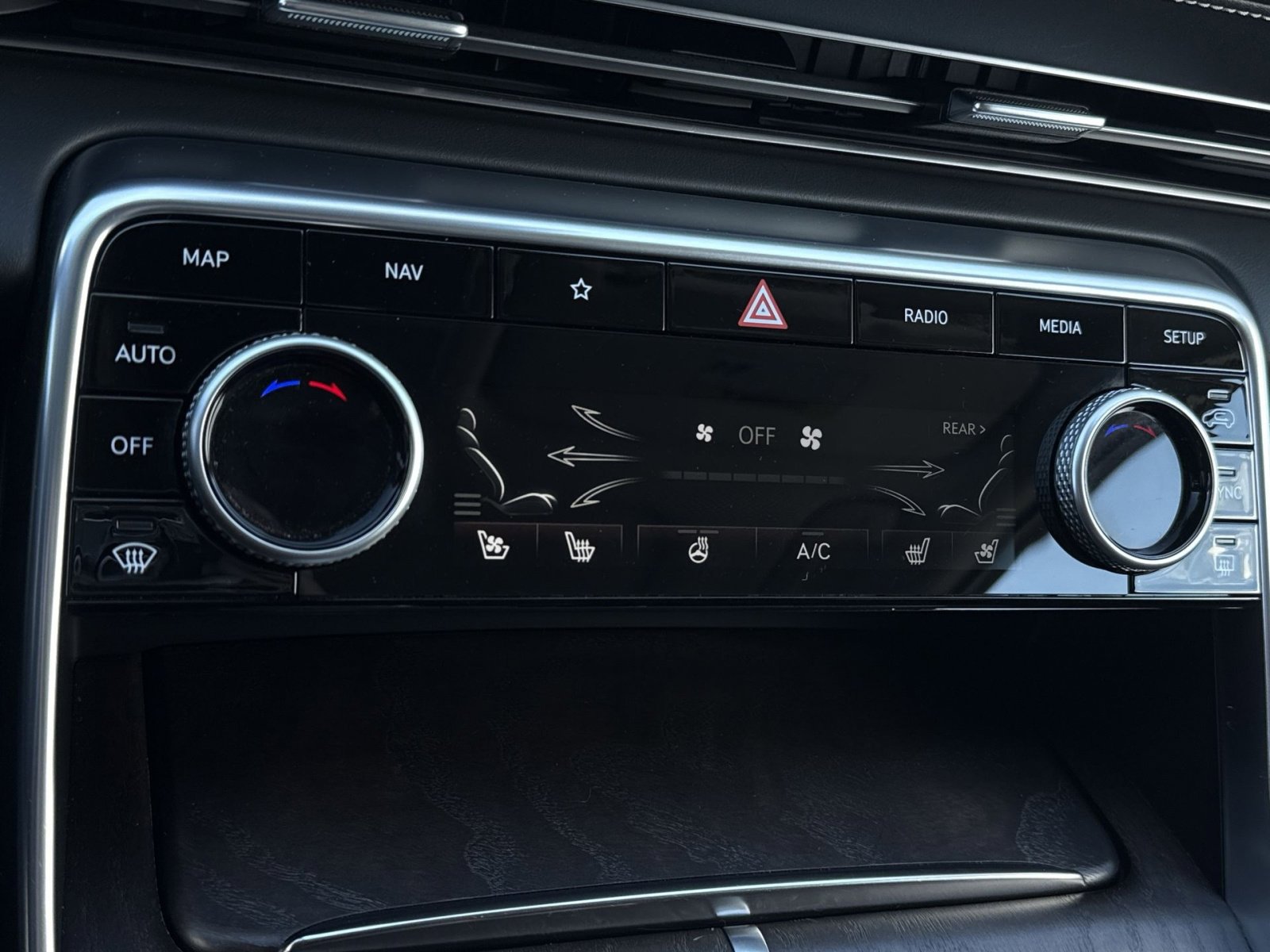 Used 2024 Genesis GV80 2.5T w/ Advanced Package image 21