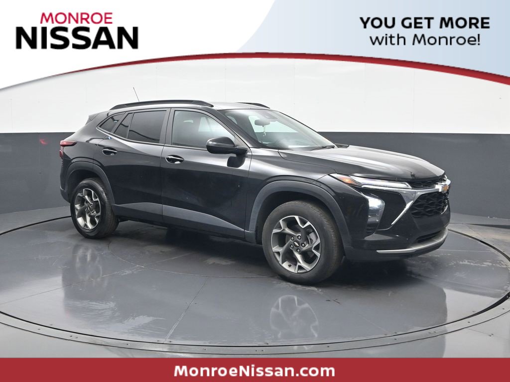 Used 2024 Chevrolet Trax LT w/ LT Convenience Package image 1