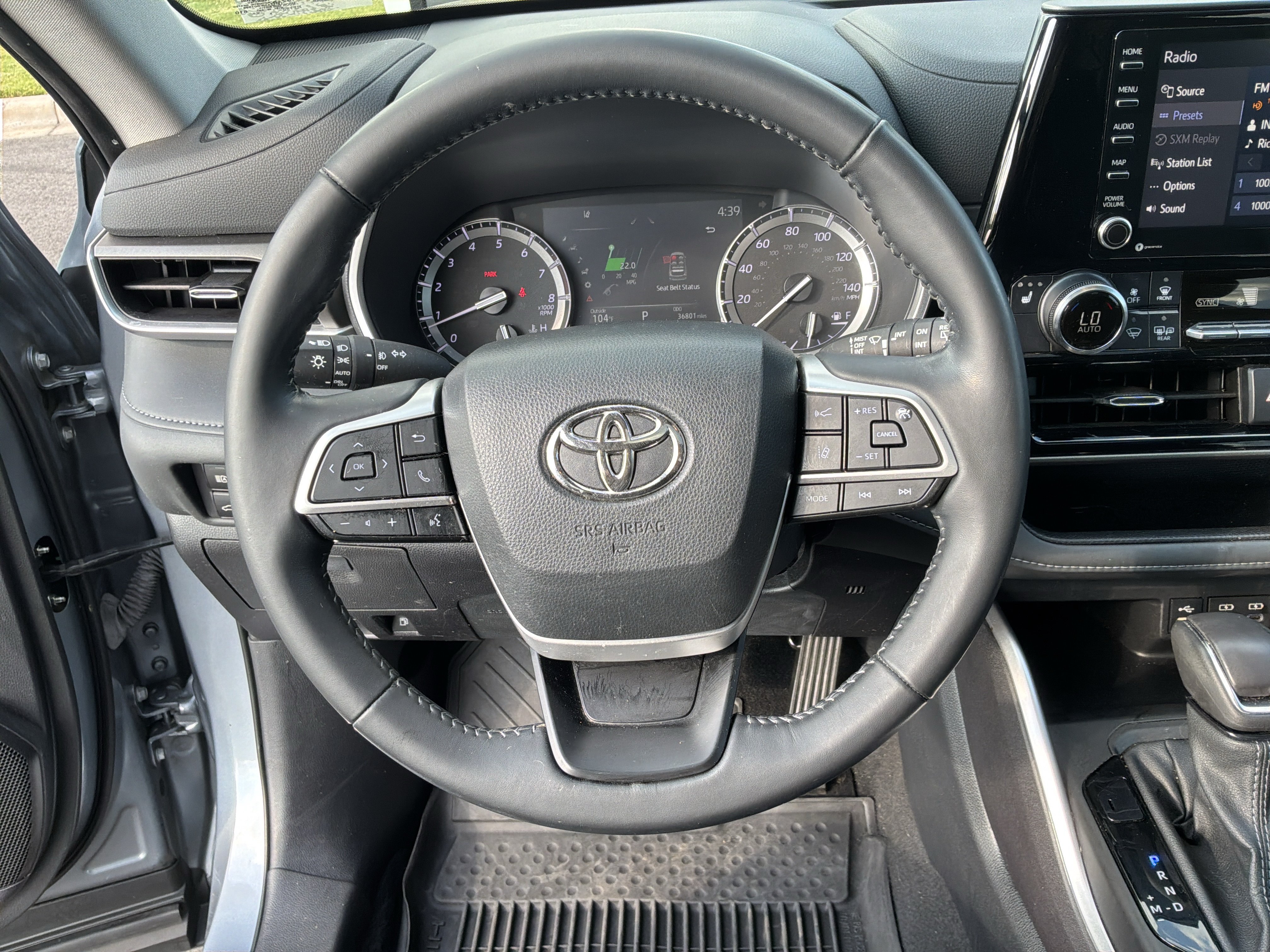Used 2022 Toyota Highlander XLE FWD image 18