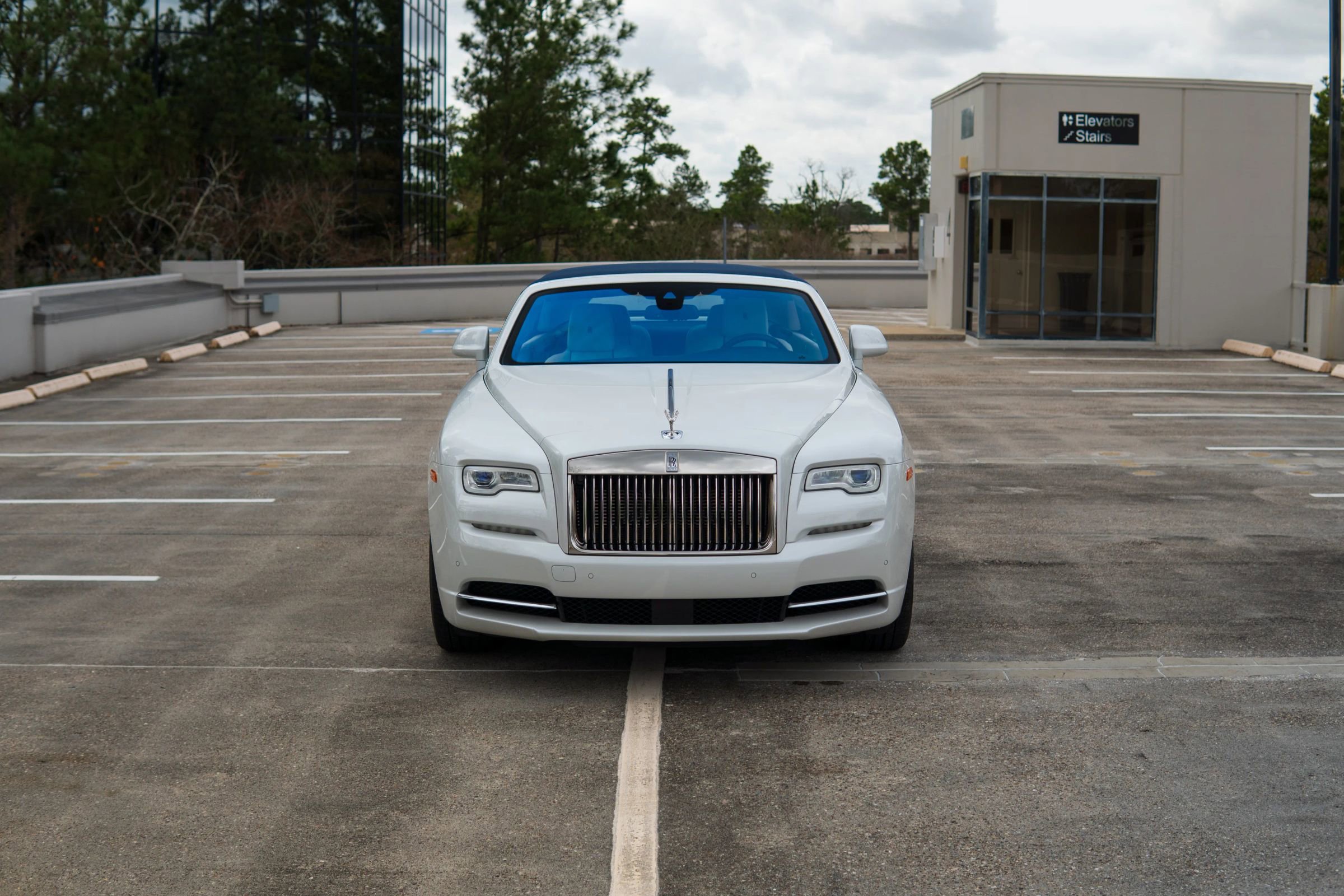 Used 2017 Rolls-Royce Dawn RWD image 3