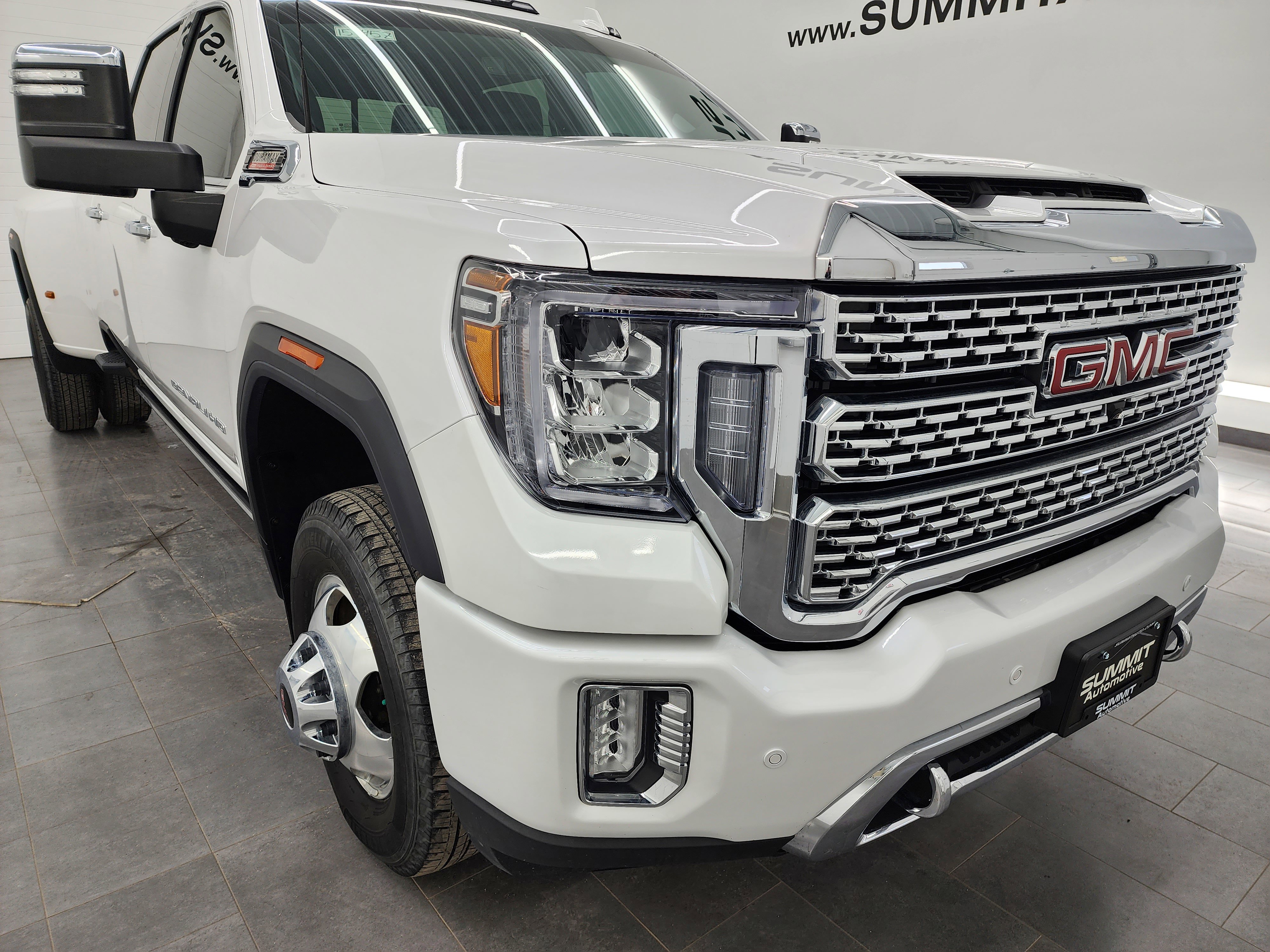 Used 2023 GMC Sierra 3500 Denali w/ Denali Ultimate Package image 2