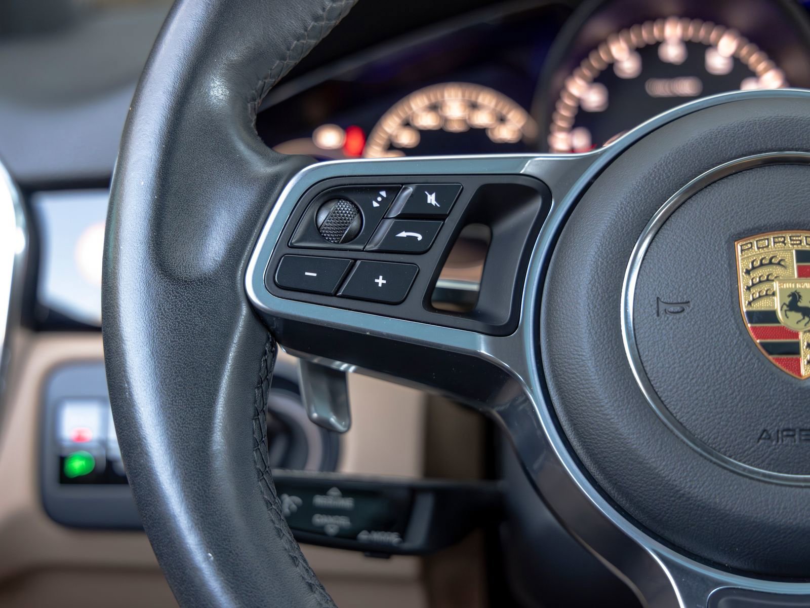 Certified 2020 Porsche Cayenne image 30