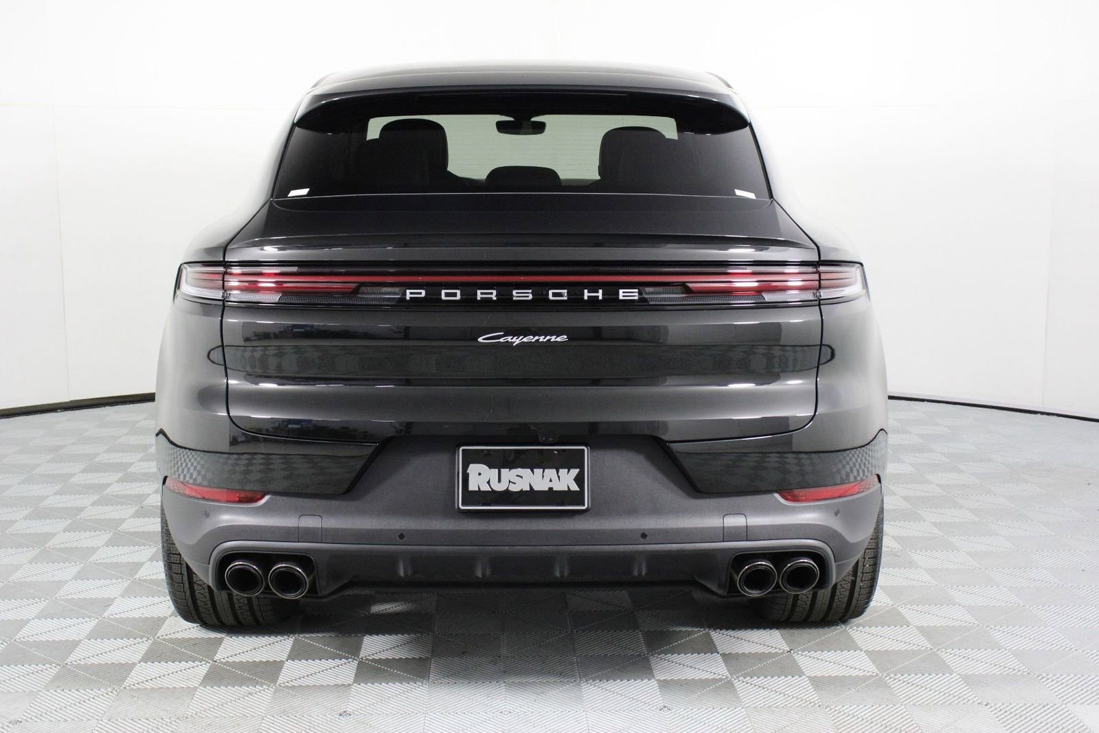 Certified 2025 Porsche Cayenne Coupe image 6