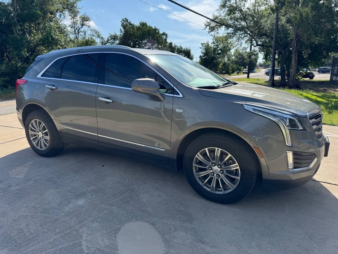 Used 2017 Cadillac XT5 Luxury w/ Driver Awareness Package FWD image 16