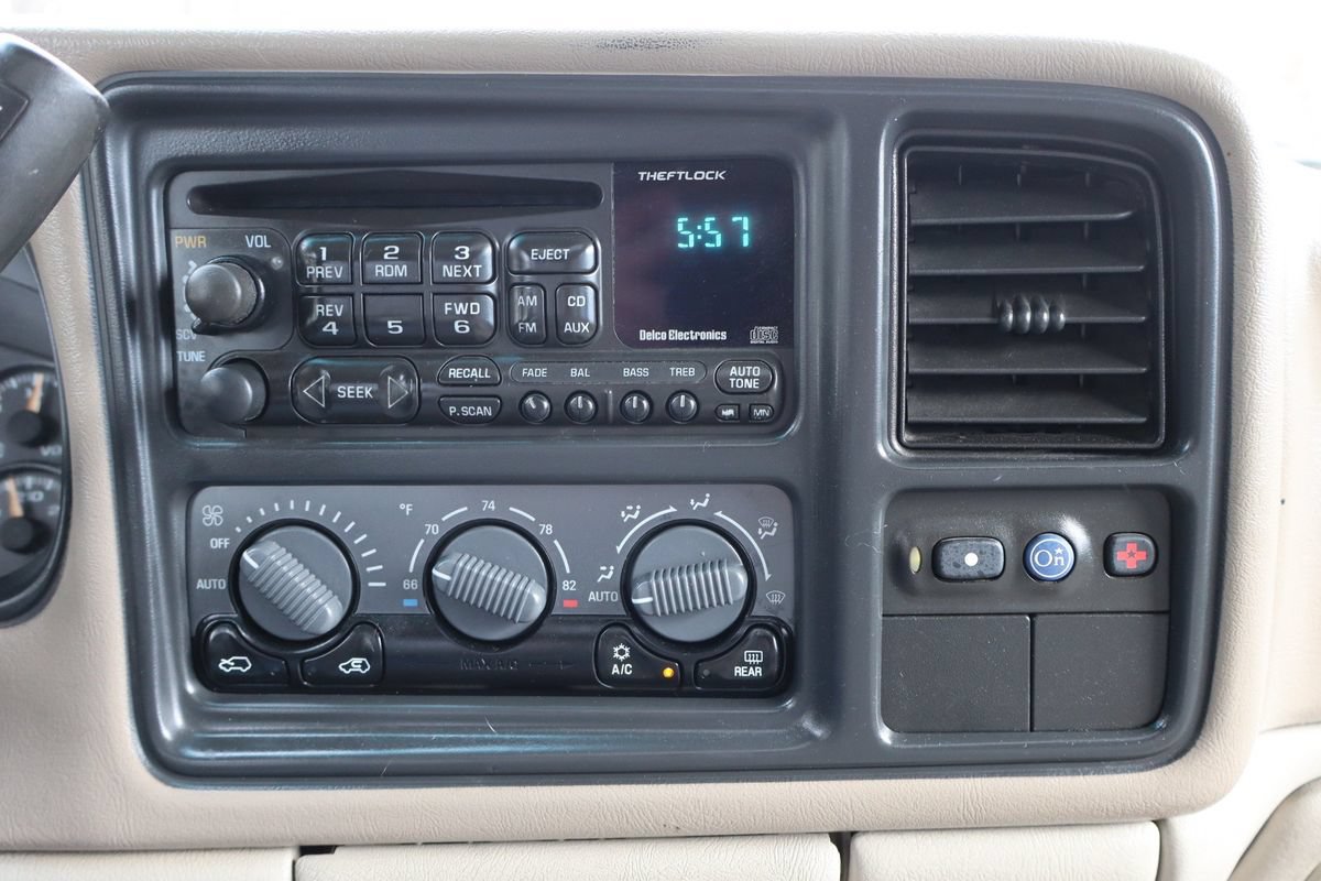 Used 2002 Chevrolet Suburban 2500 LT AWD/4WD image 36