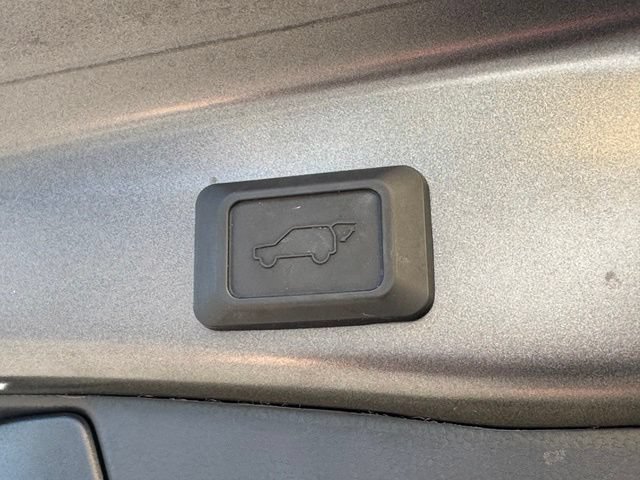 Used 2022 Toyota RAV4 XLE w/ Convenience Package AWD/4WD image 9