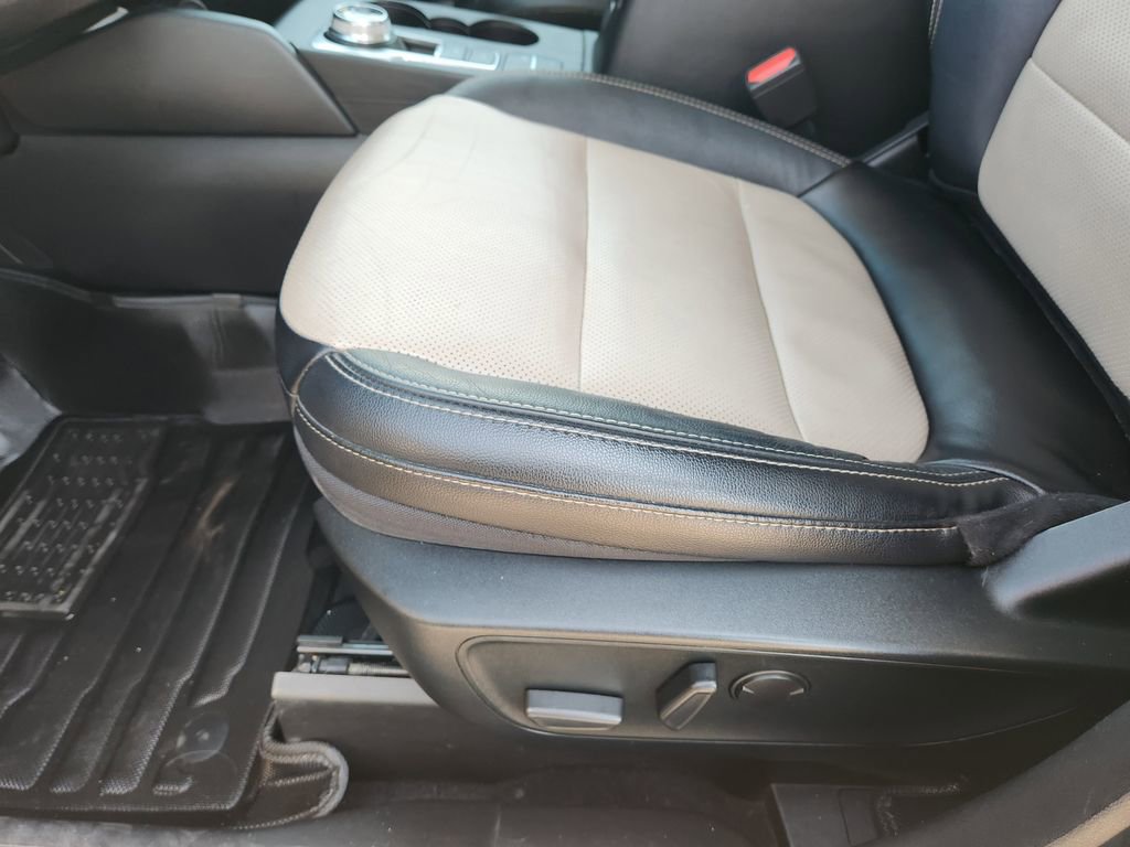 Used 2022 Ford Escape Titanium w/ Titanium Premium Package image 25