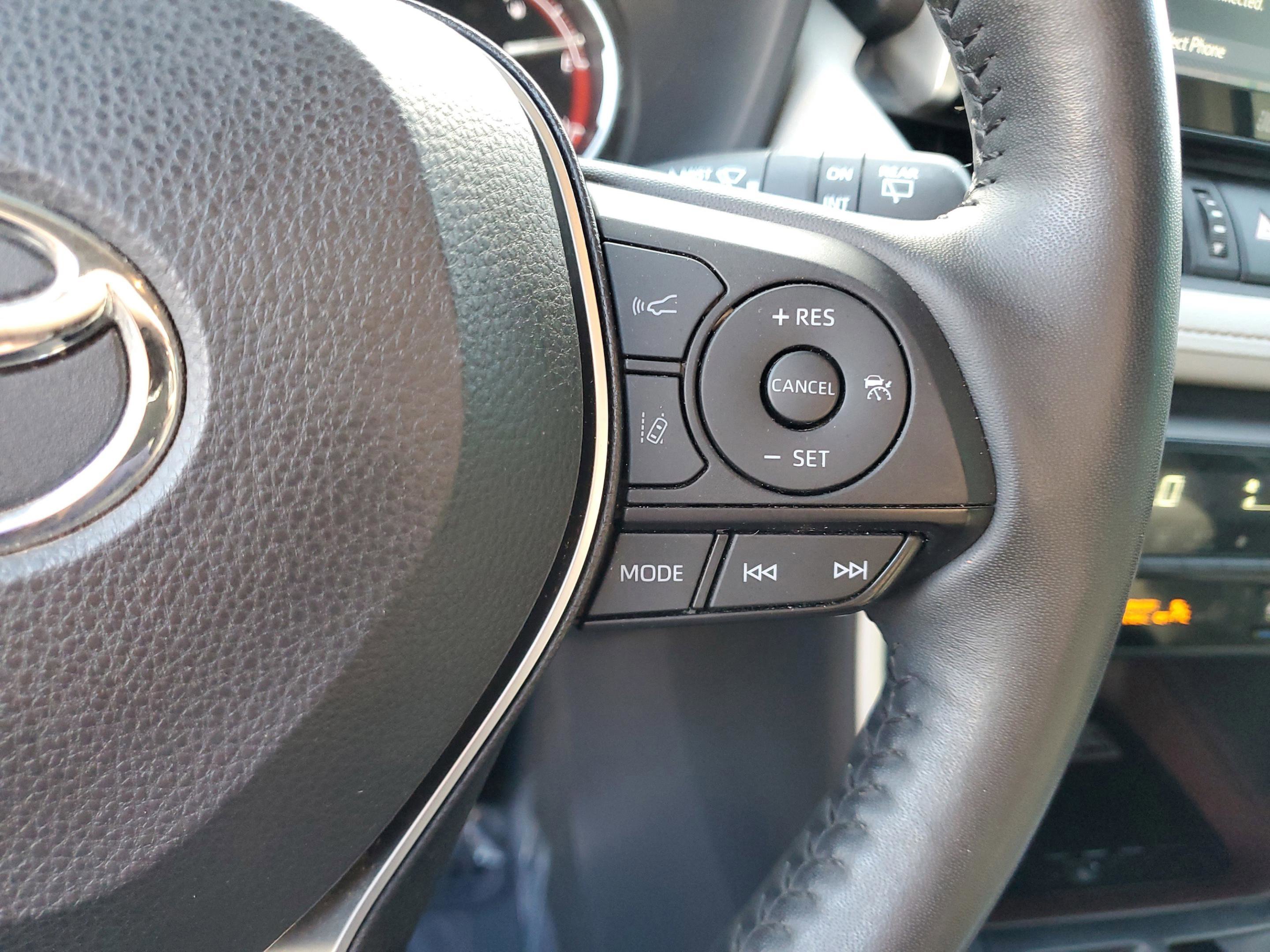 Used 2021 Toyota RAV4 Limited FWD image 10