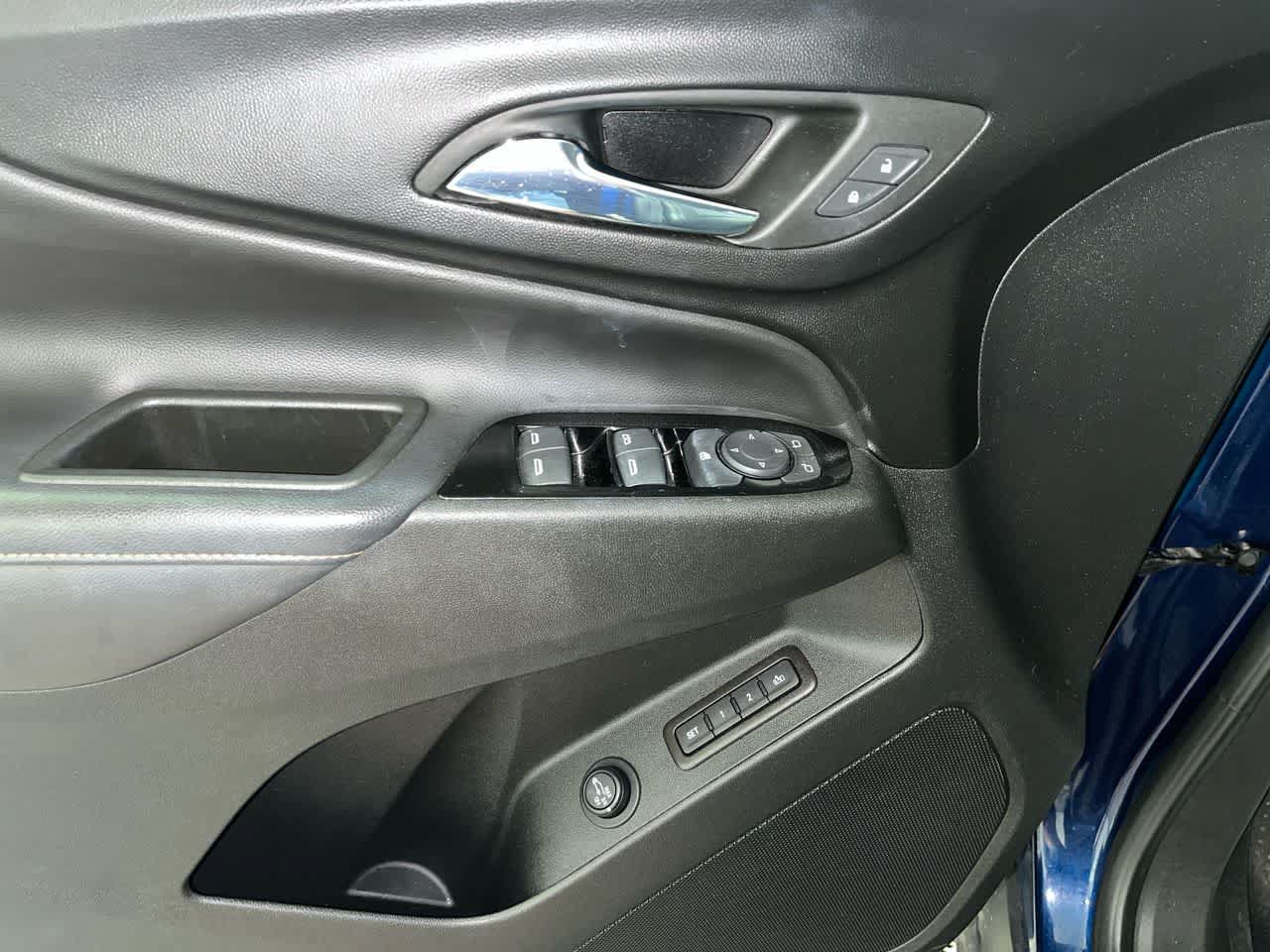 Used 2022 Chevrolet Equinox Premier FWD image 13