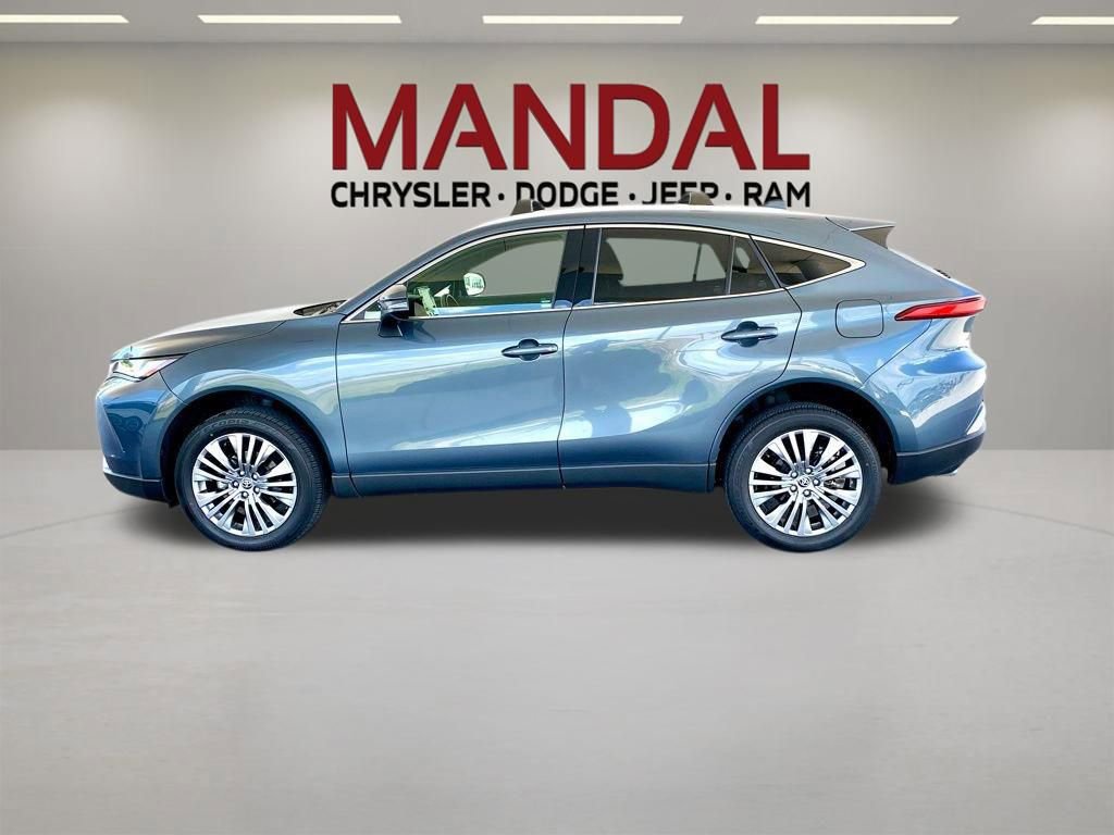 Used 2022 Toyota Venza XLE AWD/4WD image 8