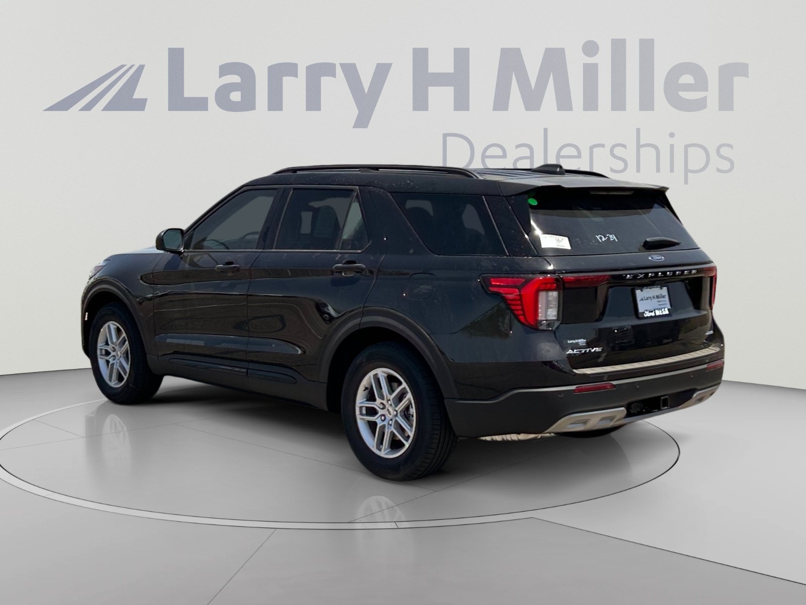 New 2026 Ford Explorer Active w/ Active Comfort Package RWD image 3