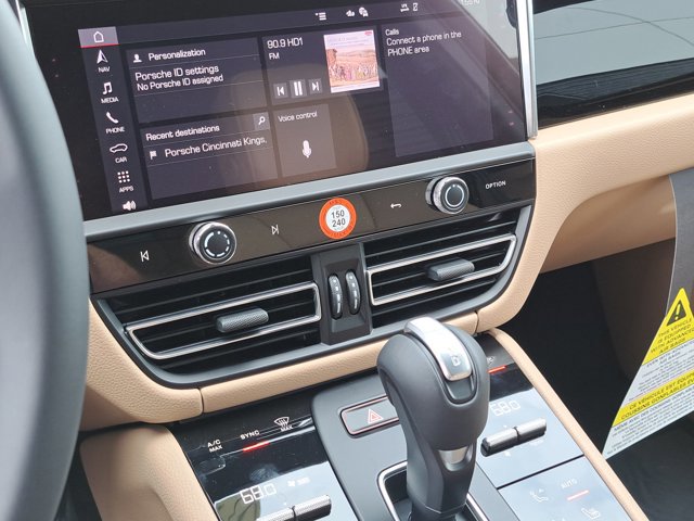 New 2026 Porsche Macan image 30