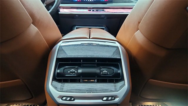 Used 2023 BMW i7 xDrive60 image 53