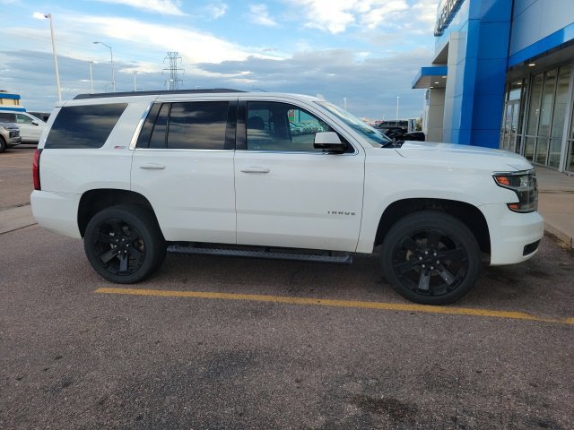 Used 2017 Chevrolet Tahoe LT w/ Luxury Package AWD/4WD image 4
