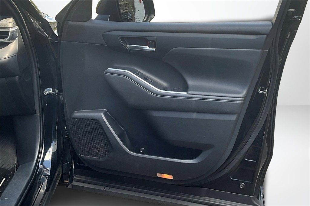 Used 2021 Toyota Highlander XSE image 28