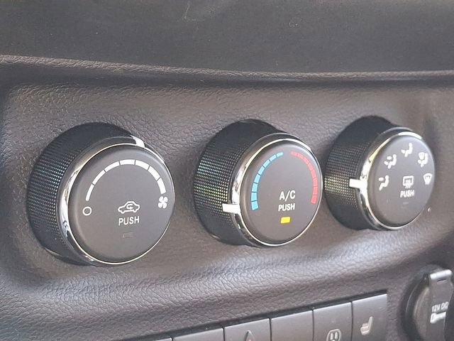 Used 2015 Jeep Wrangler Rubicon w/ Power Convenience Group image 11