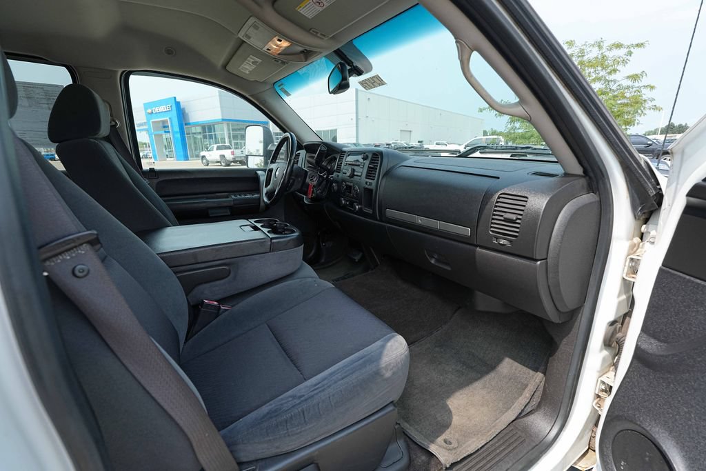 Used 2009 Chevrolet Silverado 2500 LT w/ Exterior Plus Package AWD/4WD image 15