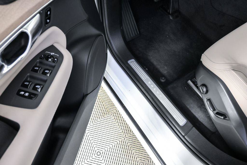 New 2026 Volvo XC90 B6 Plus AWD/4WD image 8