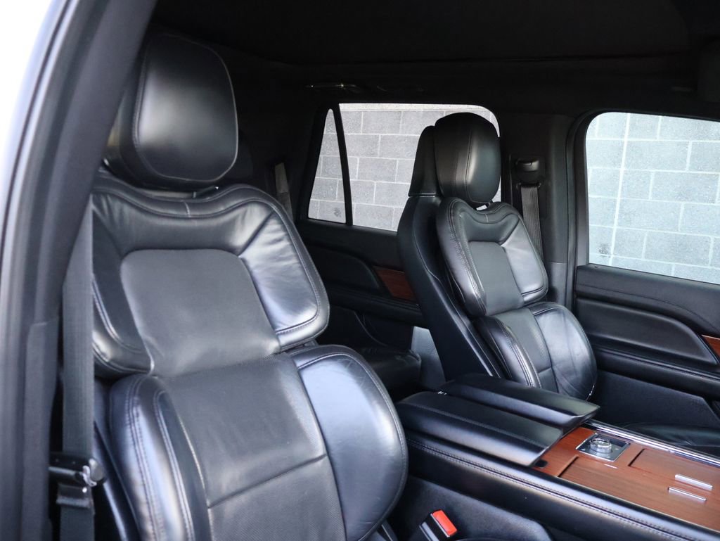 Used 2020 Lincoln Navigator Reserve w/ Equipment Group 208A Reserve image 12
