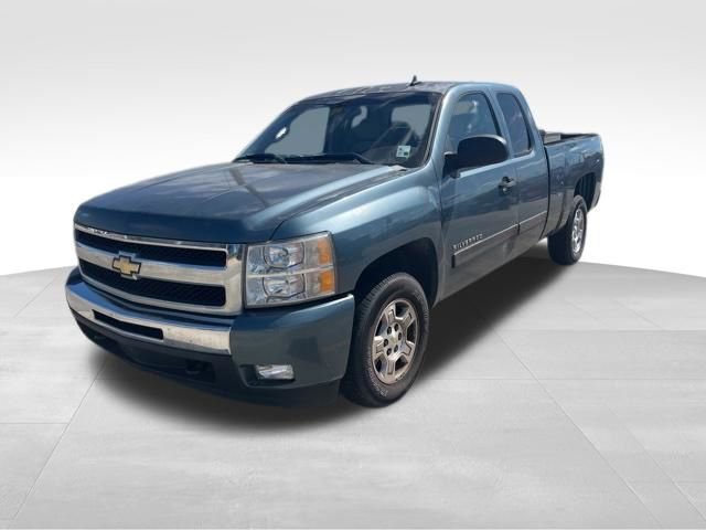Used 2007 Chevrolet Silverado 1500 LT w/ 1LT Convenience Package image 4