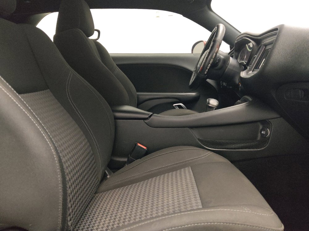 Used 2019 Dodge Challenger SXT image 21