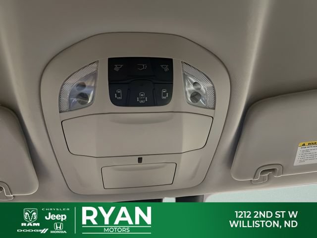Used 2018 Chrysler Pacifica Touring-L FWD image 30