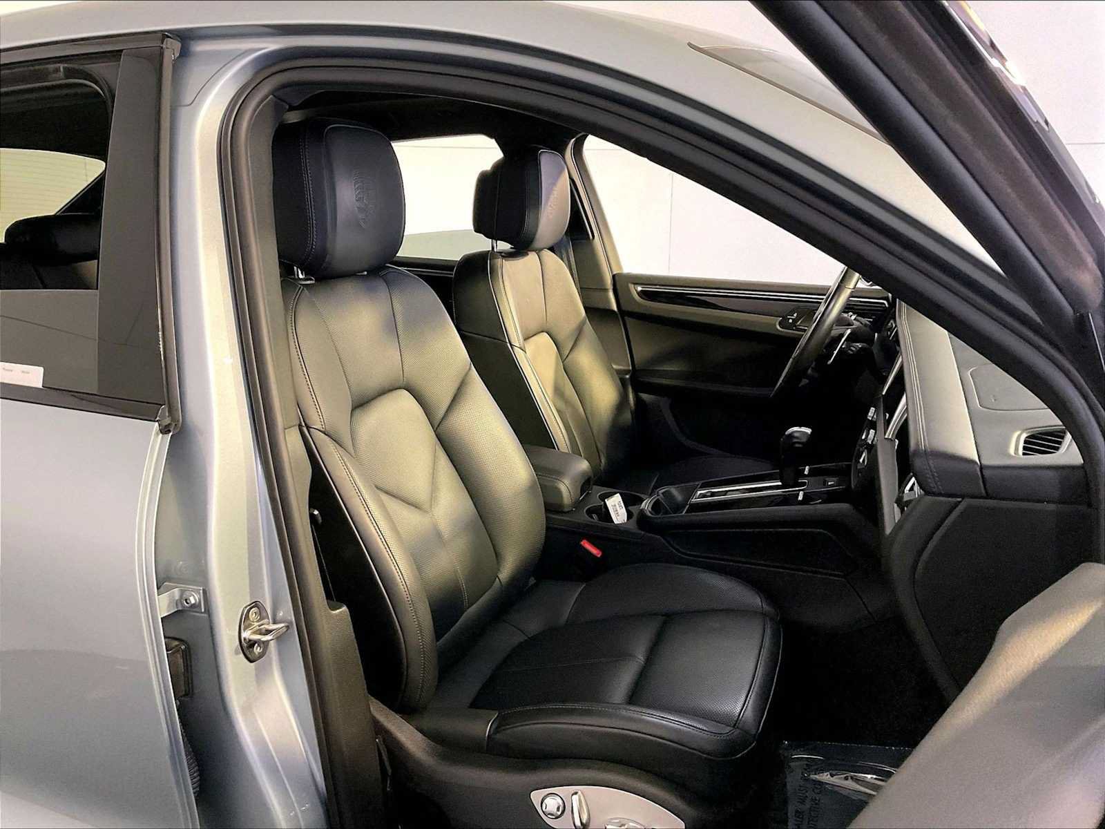 Certified 2023 Porsche Macan AWD/4WD image 18