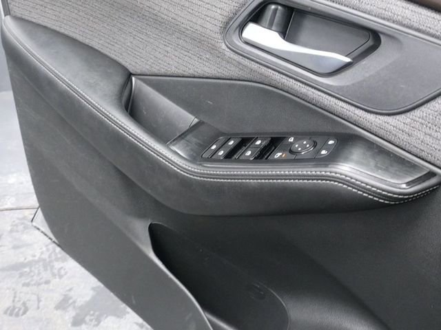 Used 2023 Nissan Rogue SV image 22