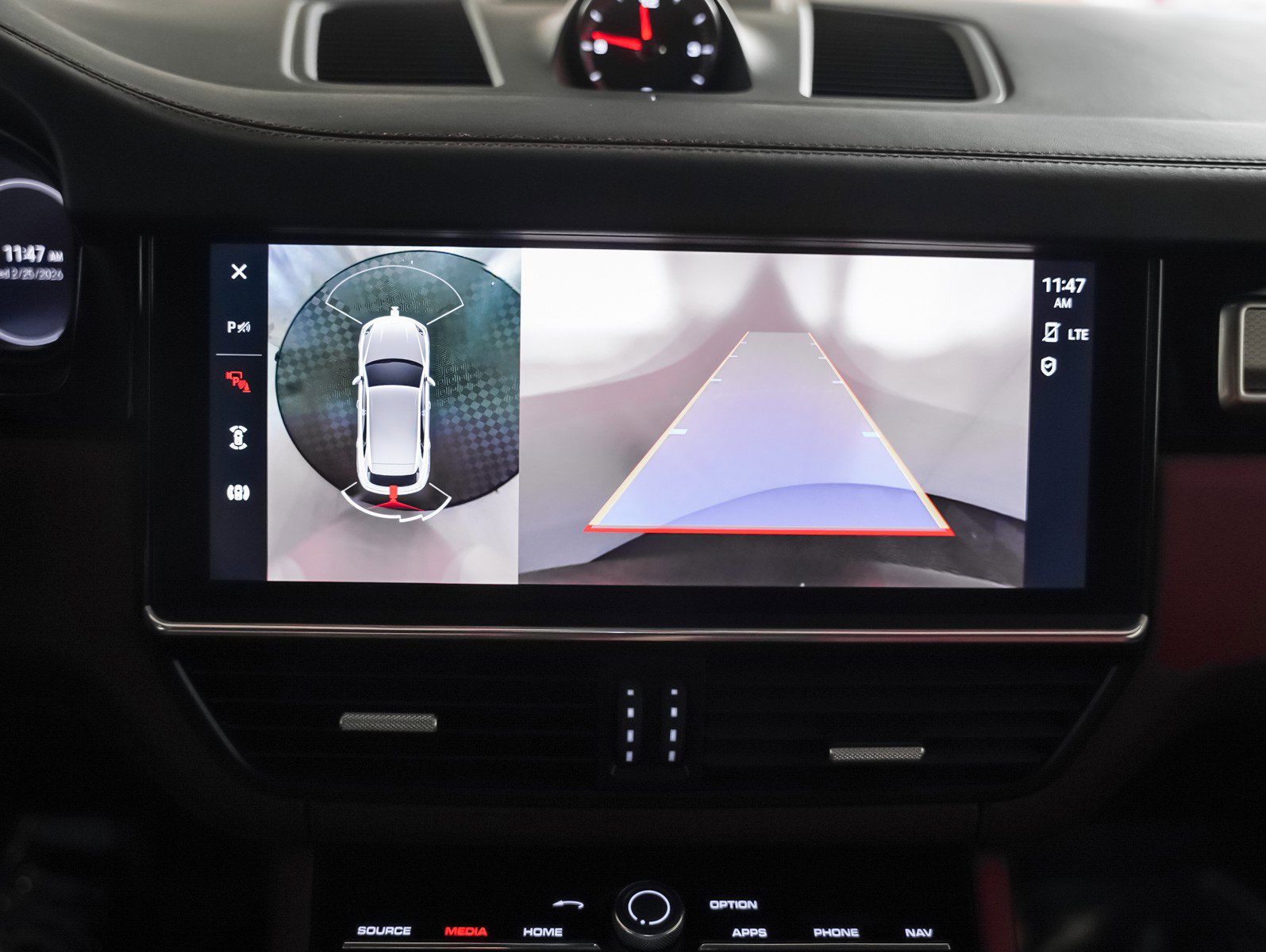 Certified 2022 Porsche Cayenne Platinum Edition w/ Premium Package Plus image 24