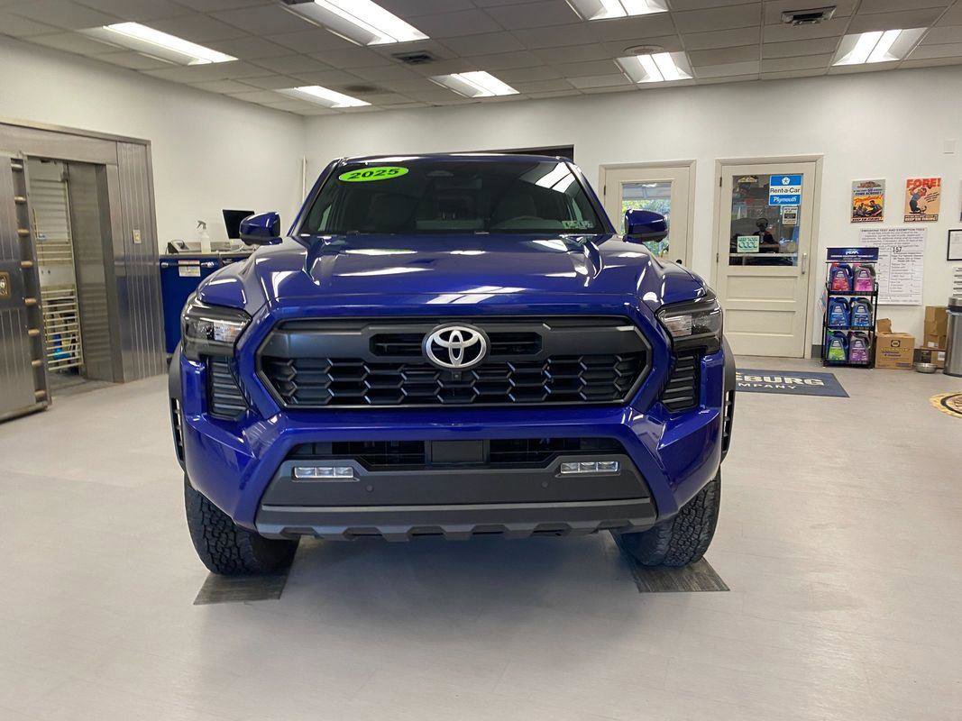 Used 2025 Toyota Tacoma TRD Off-Road image 9