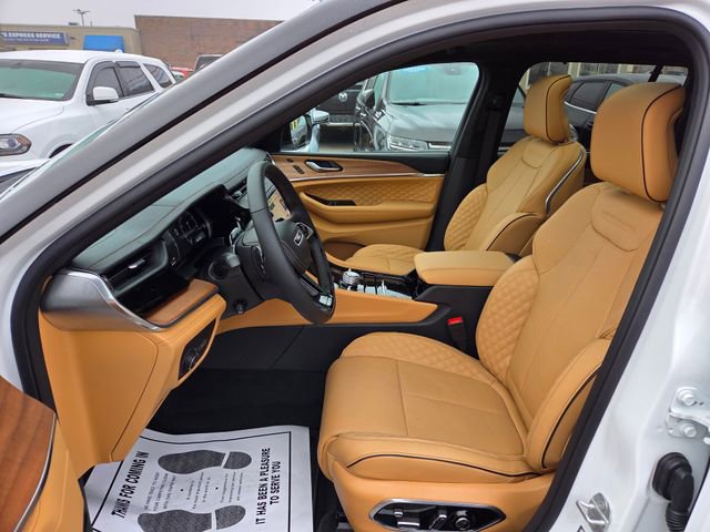 New 2026 Jeep Grand Cherokee Summit image 11