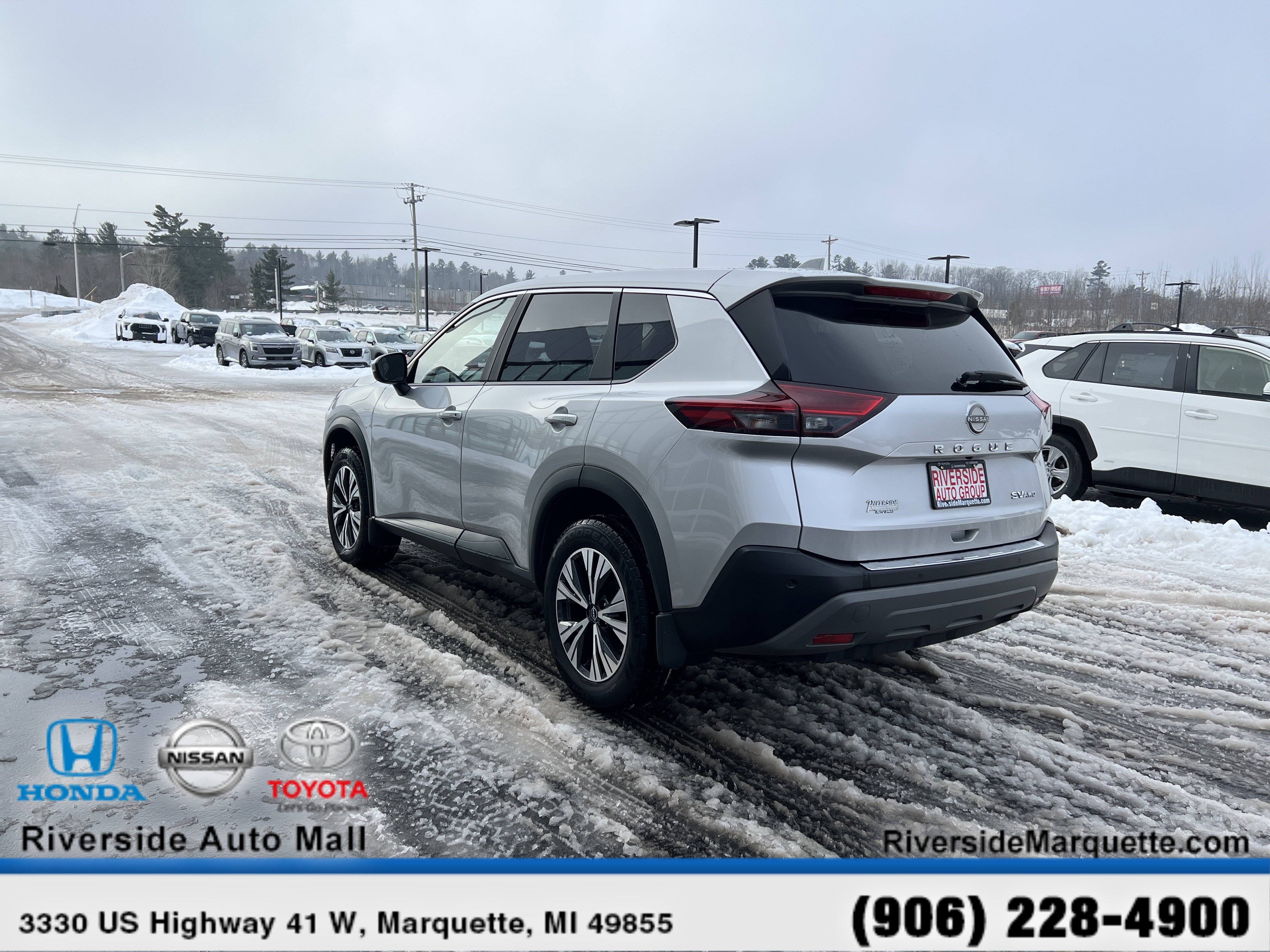 Used 2023 Nissan Rogue SV image 6