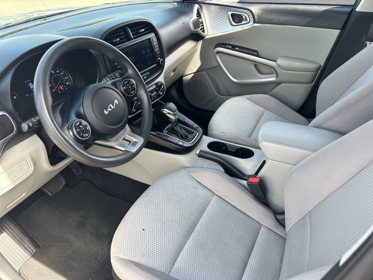 Used 2022 Kia Soul LX FWD image 27