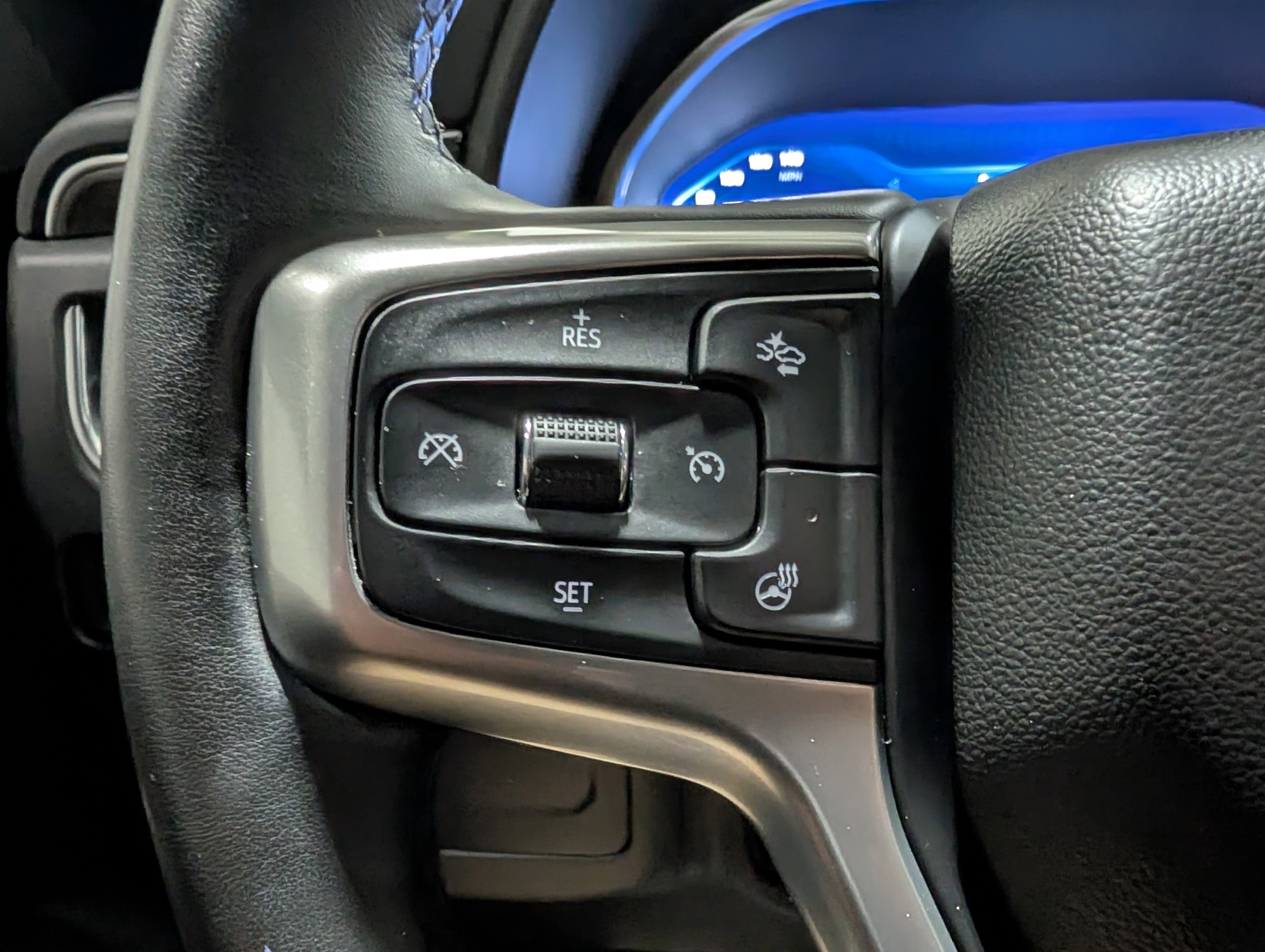 Used 2023 Chevrolet Suburban Z71 w/ Luxury Package image 23
