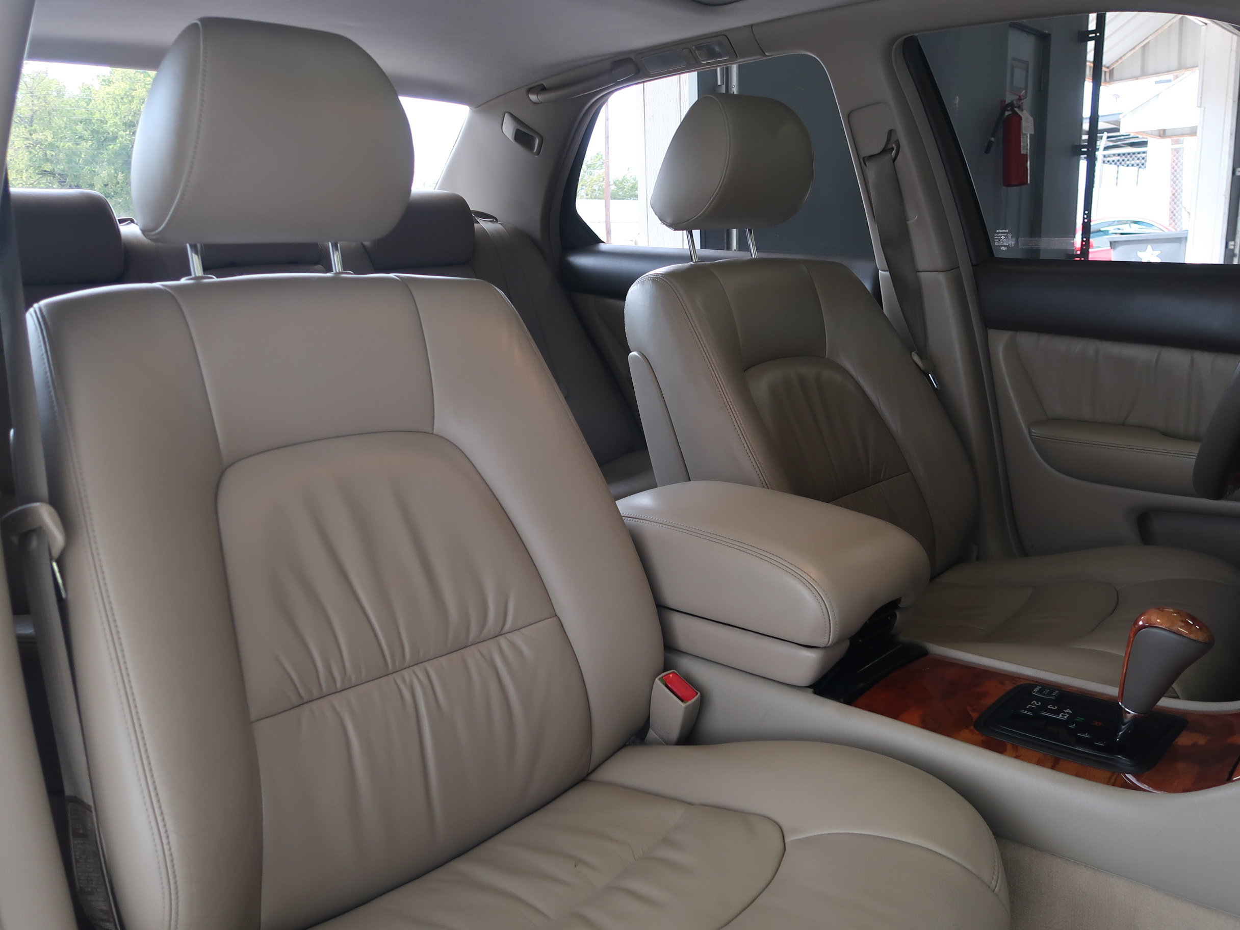 Used 2000 Lexus LS 400 RWD image 13